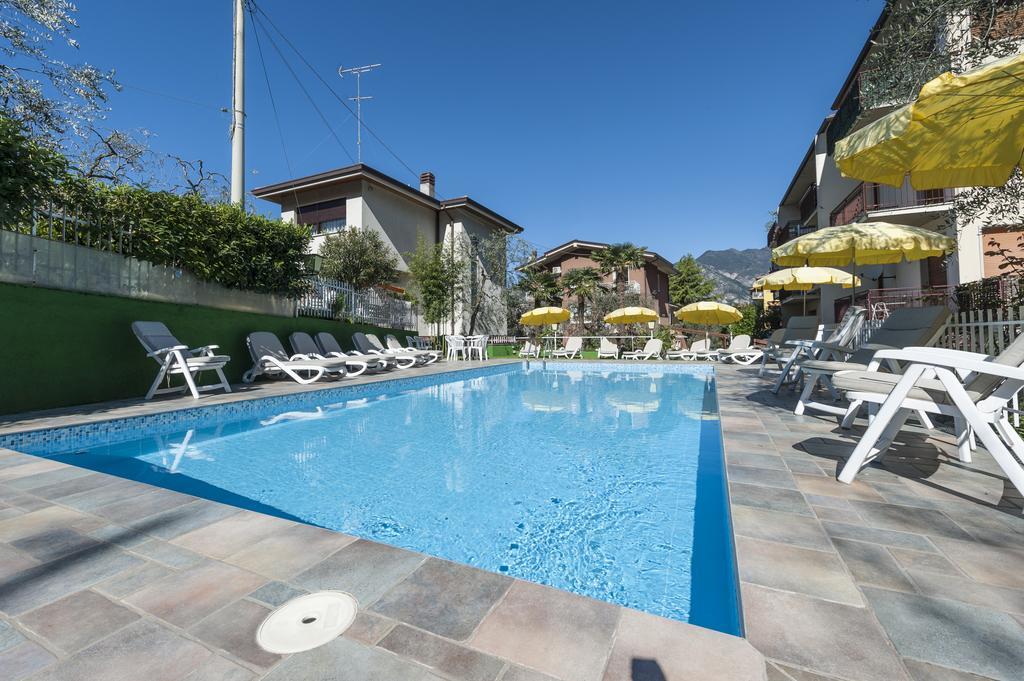Hotel Garni Ischia Мальчезине Экстерьер фото